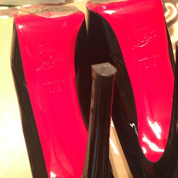 Christian Louboutin - Picture 4 of 6